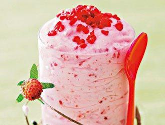 Ice cream mousse with raspberries