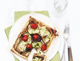 Thin tart with vegetables