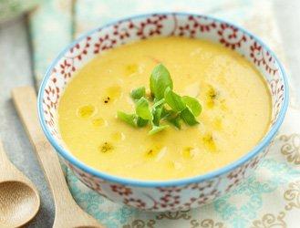 Coral lentil cream soup with curry