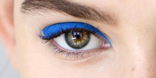 This summer, we dare colorful eyeliner!
