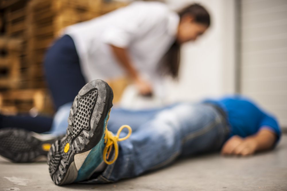First aid: What do I do if someone loses consciousness?