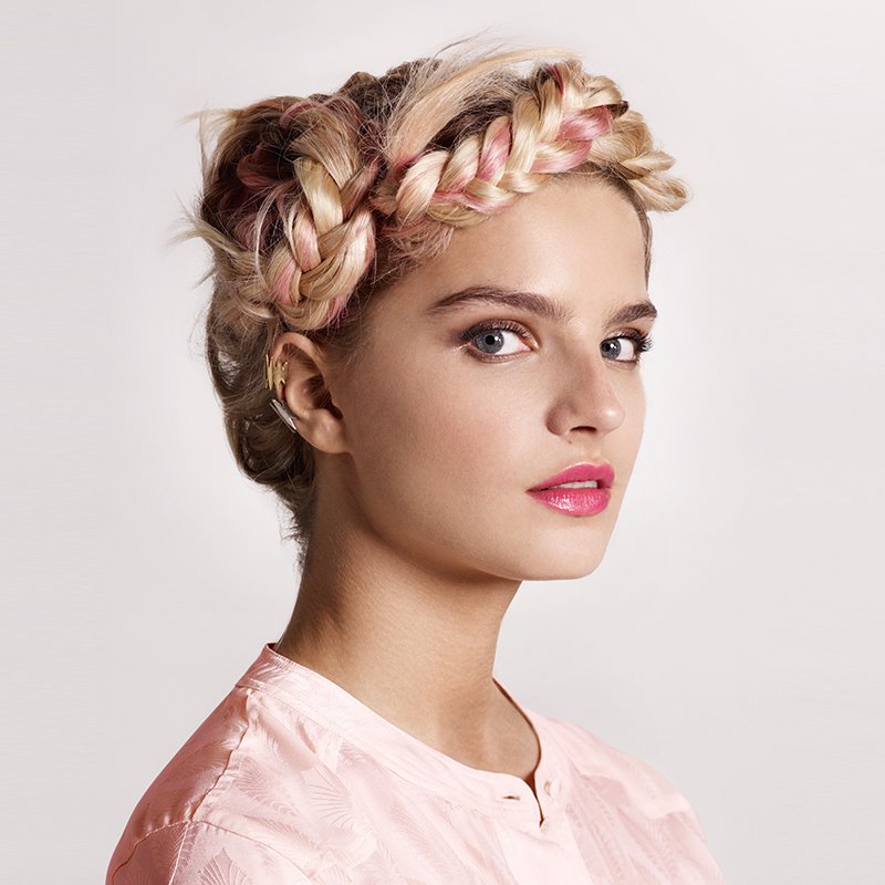 Step by step hairstyle for a Greek goddess braid