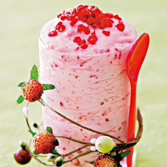 Ice cream mousse with raspberries