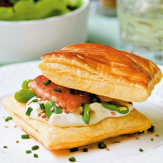 Salmon pastry with sesame