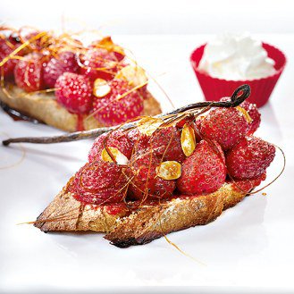 Caramelized toast with strawberries