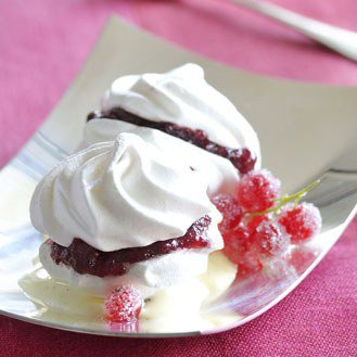 Snowy red and white duo: frosted currants on a bed of light vanilla custard