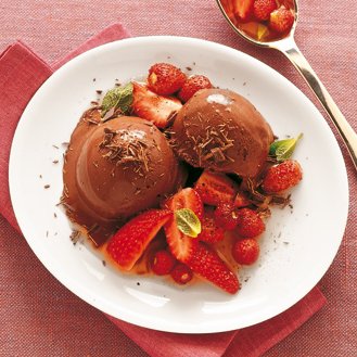 Strawberry soup with ice cream with 2 chocolates