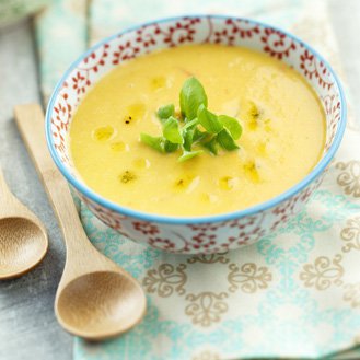 Coral lentil cream soup with curry