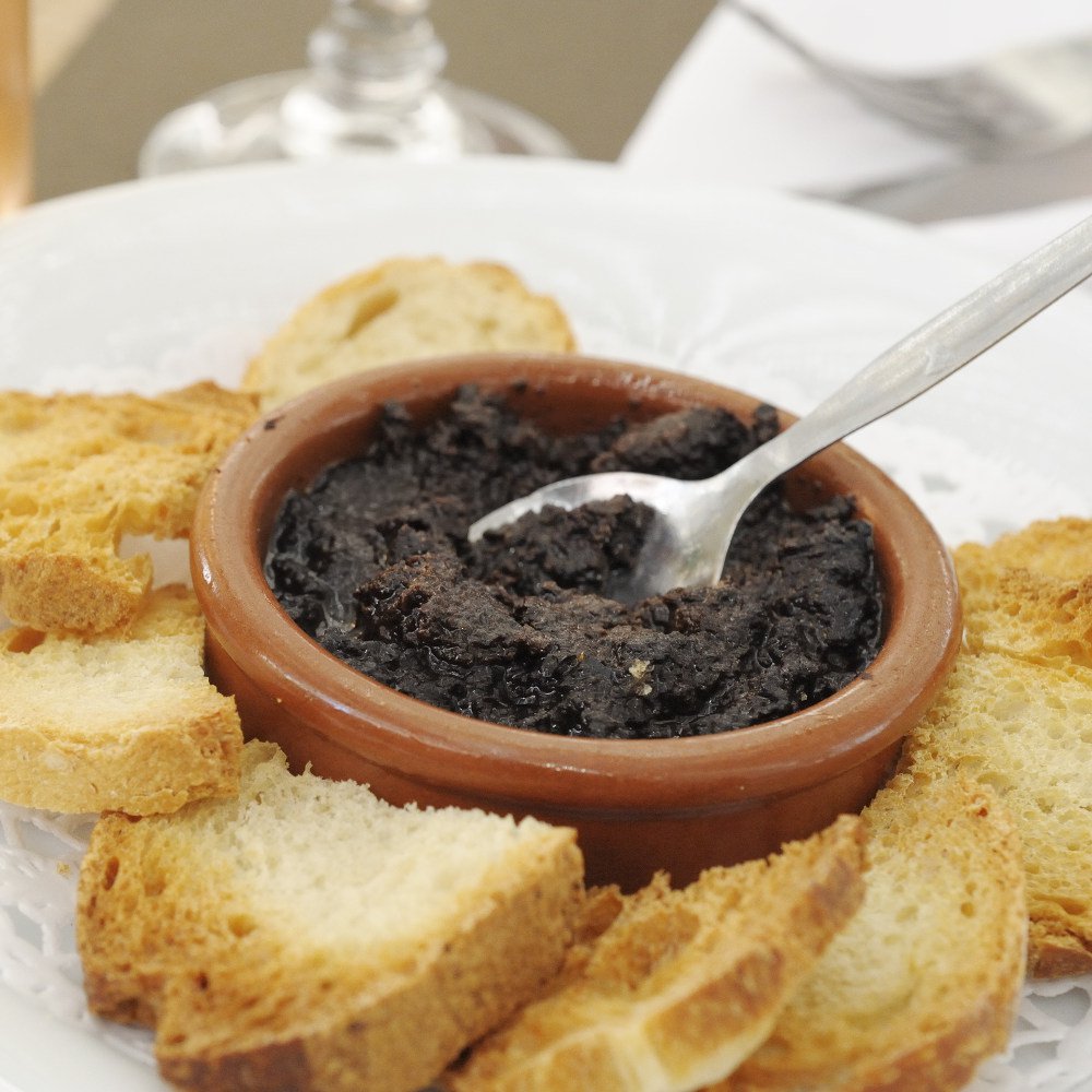 Tapenade, an olive puree very rich in minerals