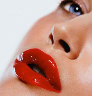 How to wear red lipstick?