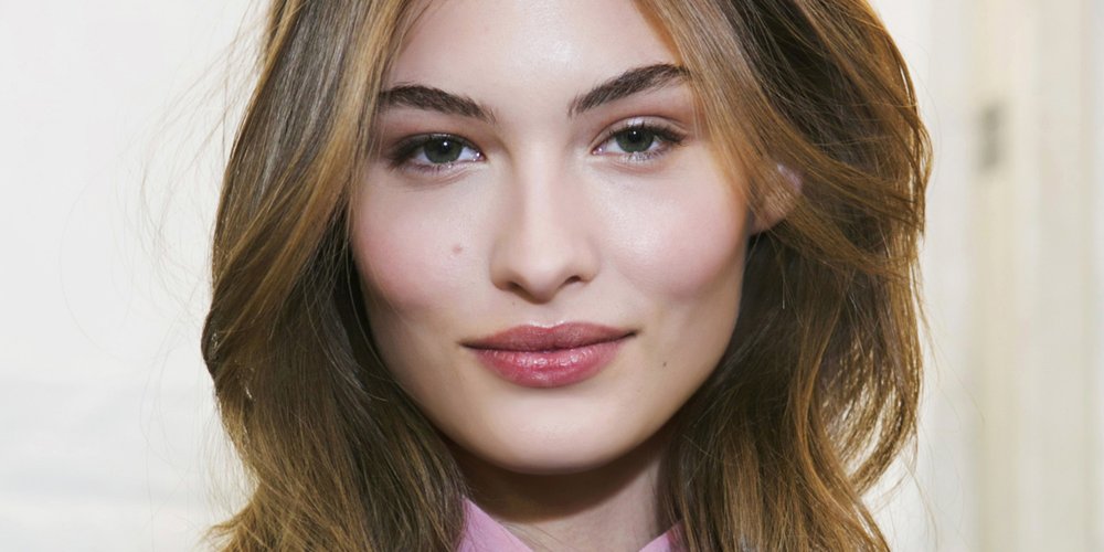 Strobing: how to illuminate your complexion like a pro?